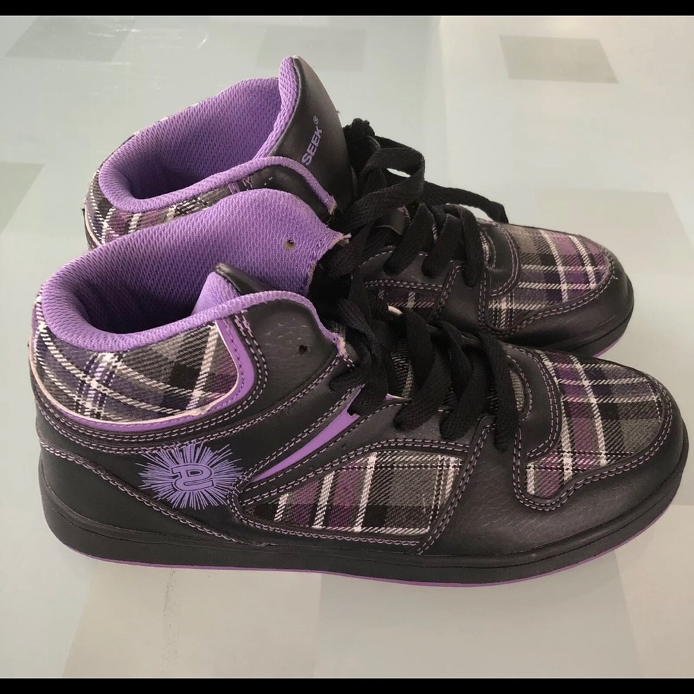 Dream Seek Sneakers Sz 6 Black Lilac Plaid